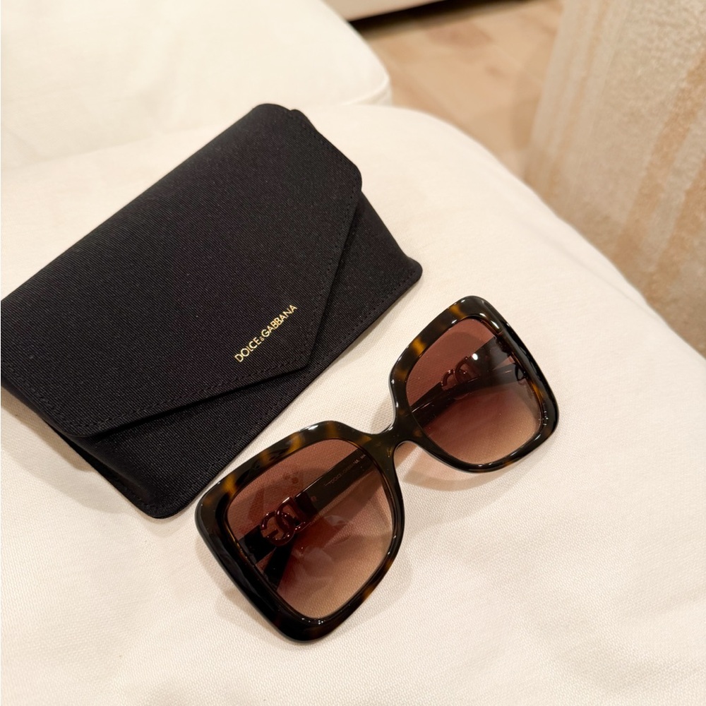 Dolce & Gabbana Tortoiseshell Square Sunglasses with Brown Gradient Lenses - Picture 2 of 3